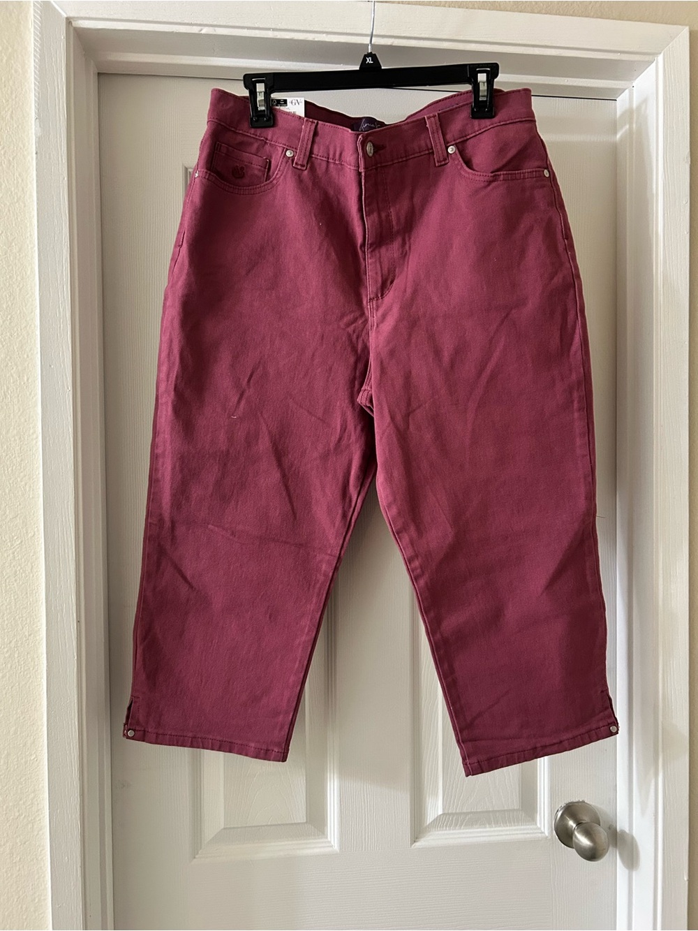 Gloria Vanderbilt Wine Red Capris - Straight Leg